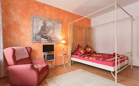 Ferienwohnung Residenz Bis 6 Gaeste , Ferienwohnung Dresden Bis 4 Gaeste, Ferienwohnung Elbflorenz Bis 2 Gaeste